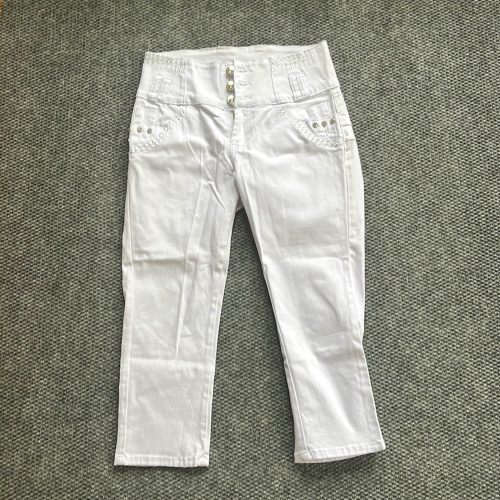 White Diva S Lightly Bejeweled Size 11 Capris